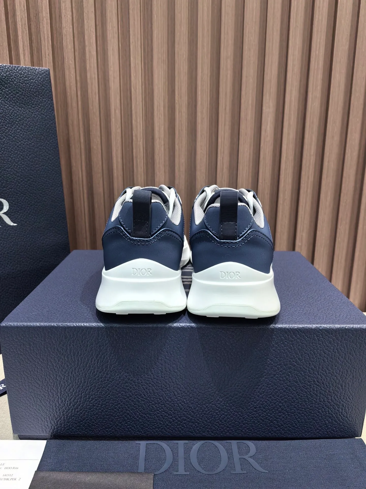 Factory price: 440💰 🔍Top purchasing agent🇮🇹 Dior's super-popular sports shoes, popular for street men, are synchronized with the new product counters. The uppers are made of Italian original imported cowhide and matched with D's customized fabrics. It is a must-have for fashionistas. The complex craftsmanship is perfectly reproduced. Imported soft cowhide foot pads, soles: original soles specially provided by the original factory, exclusive movable molded soles are super comfortable, original factory follow-up goods, 🔍🔍high quality, you can enter and exit the counter at will, welcome to compare, code number 38-45 (46 can be customized and cannot be returned or exchanged)